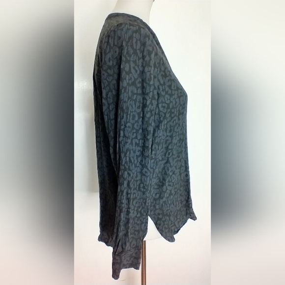 RAILS PEARL CHARCOAL BATIK CHETTA BLOUSE - Picture 2 of 9